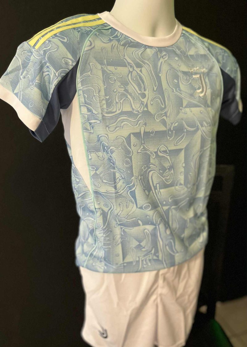 Juventus 25-26 Away Replica Shirt with Shorts